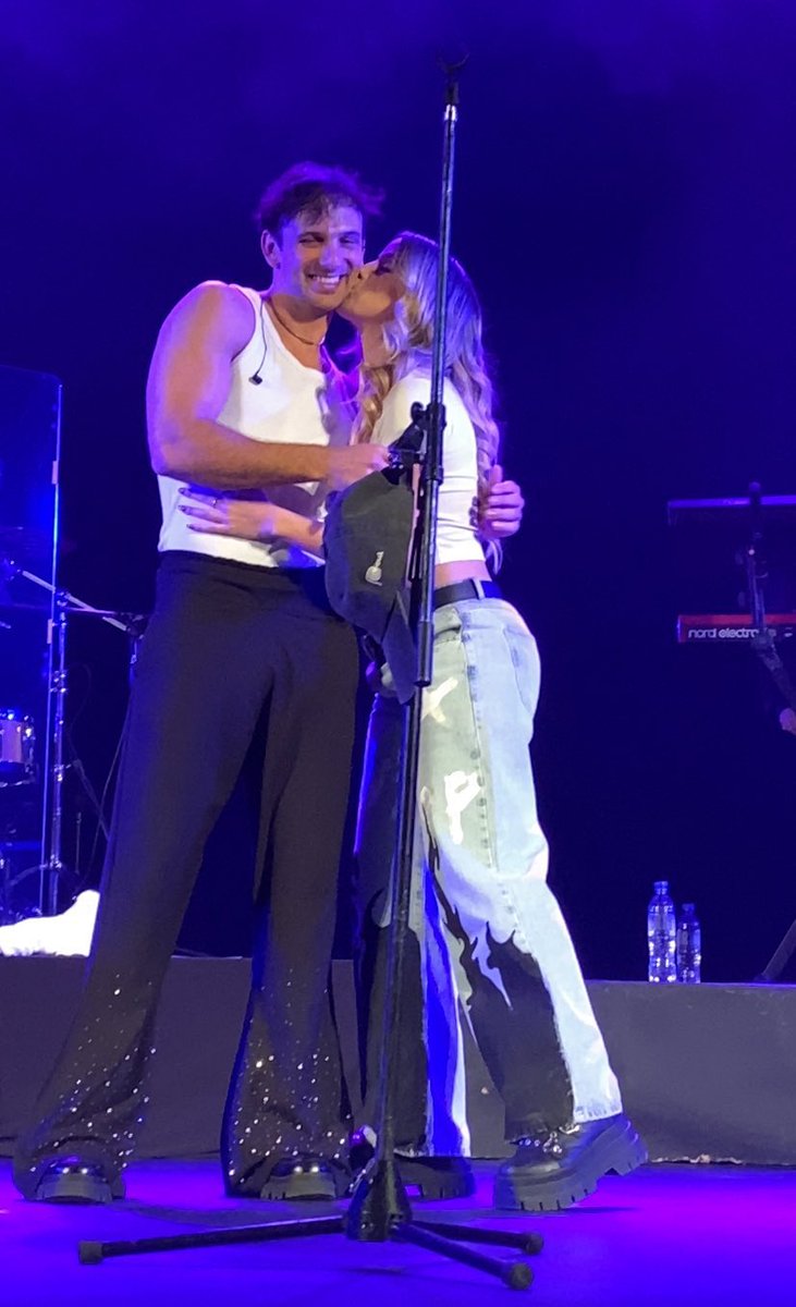 Feliz 27 Baunisse 🤍✨
Sean siempre felices y los mejores compañeros del mundo.
