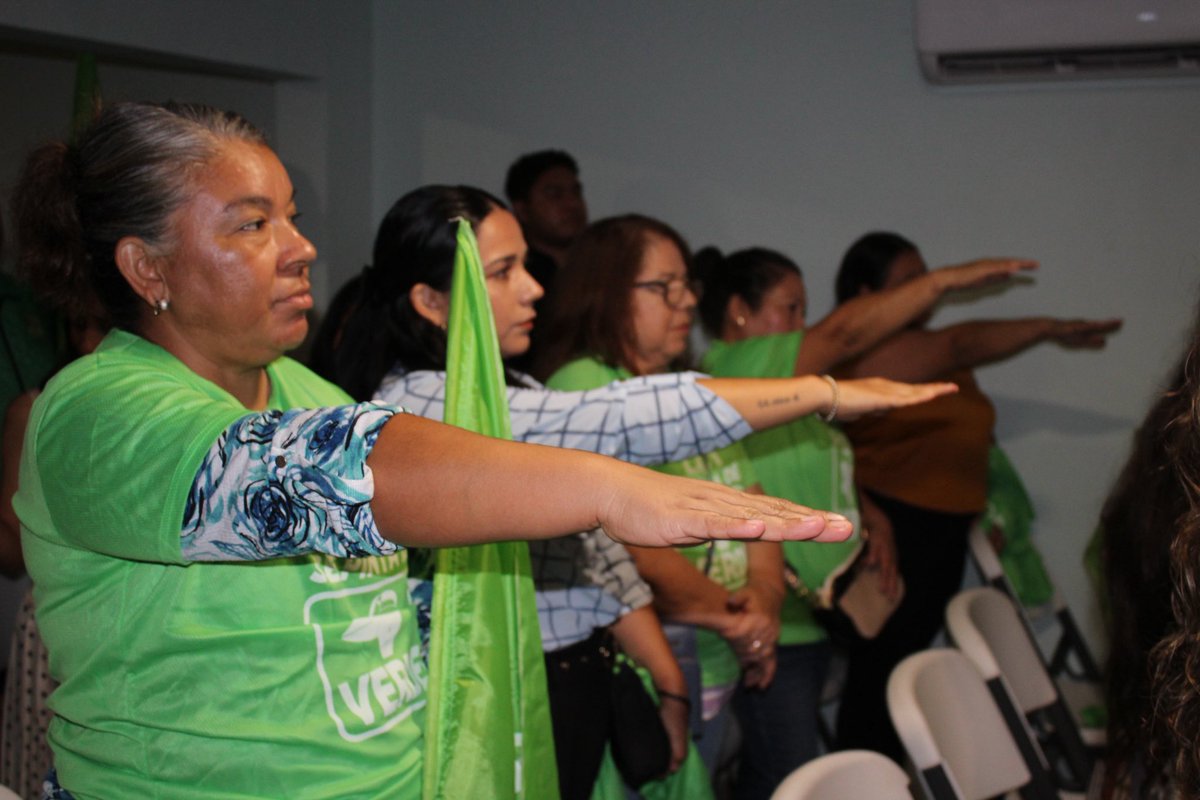 🌿💚 ¡El Verde crece en Puerto Peñasco!

Socorro Nohemí Haros Velarde tomó protesta como nueva dirigente municipal del PVEM, con el compromiso de fortalecer la campaña de afiliación y sumar más ciudadanos a este movimiento por un futuro más verde y justo. ✨