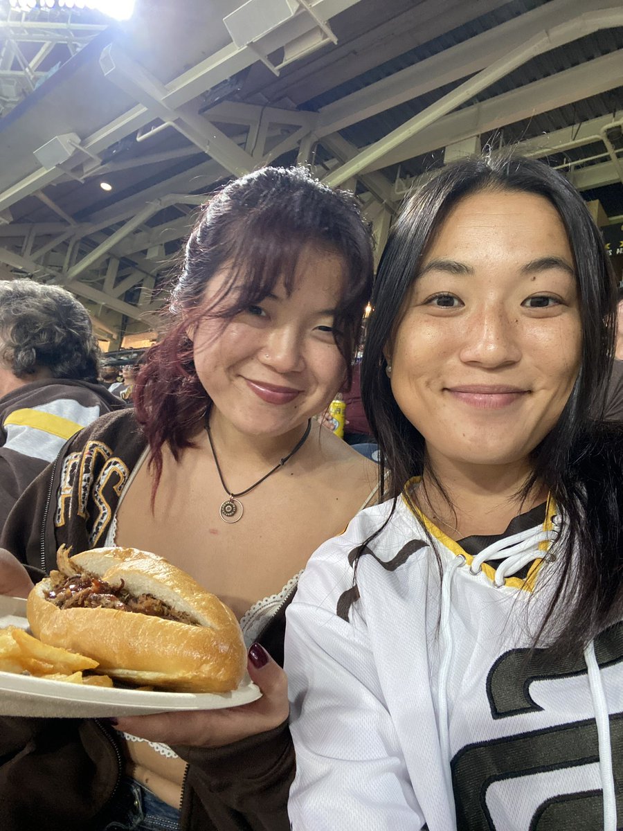 gettingchippy's tweet image. Friday night lights… 🏟️ Go @Padres #ForTheFaithful #FriarFriday