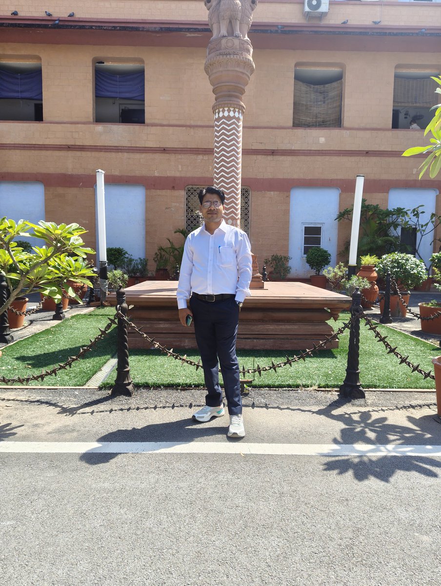 ईश्वर की कृपा, माता-पिता, गुरुजनों और बड़े बुजुर्गों के आशीर्वाद, स्नेह और मार्गदर्शन से दिनांक 25/09/25 को मैंने राज़.प्रशासनिक विभाग की धुरी #राज़_शासन_सचिवालय मे #कनिष्ठ_सहायक (CG-ll) पद पर कार्यग्रहण किया..<a href="/ShaileshHudda/">Shailesh Hudda</a> <a href="/Jobner_Vivek/">Vivek Choudhary</a> <a href="/VaibhavAvasthi7/">Vaibhav Avasthi 🇮🇳🖋️</a> <a href="/Harshit95/">Harshit Sharma</a> <a href="/ShrawanLDC/">Shrawan Kantiwal</a>