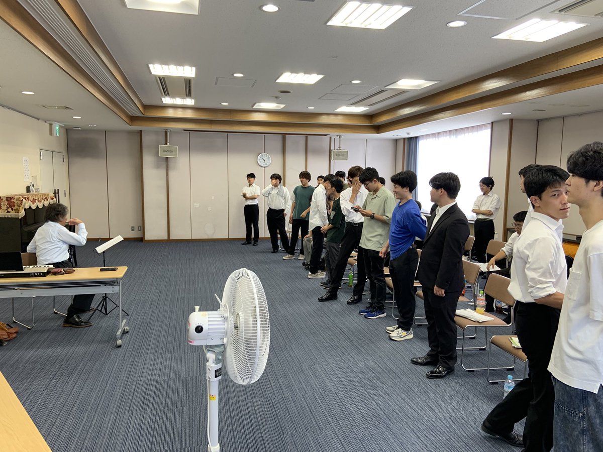 今日は中部コンクールです‼️
昨日と今日の午前中に練習し、最終確認をしました！
これまでの練習の成果を存分に発揮できるよう、頑張ってきます！