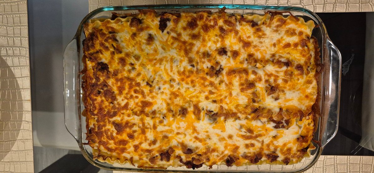 striiformis's tweet photo. We make the best lasagna in-house. It easily beats the one from Bologna!
#Italian_food
#lasagna https://t.co/6iE8f06LGn