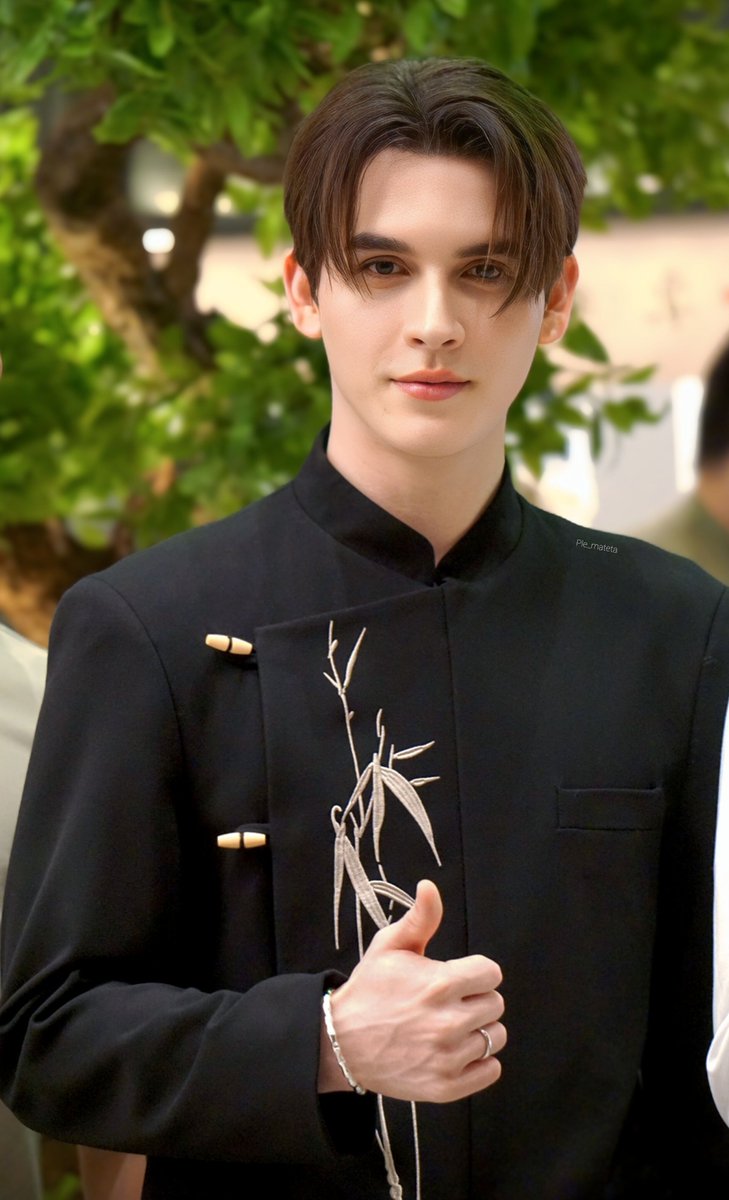 หล่อ 👍

#LongjingInBangkok
#LONGJINGGrandOpening
#MosBank #LongjingxMosBank
#ISBANKY <a href="/Bank_mondop/">isbanky</a>