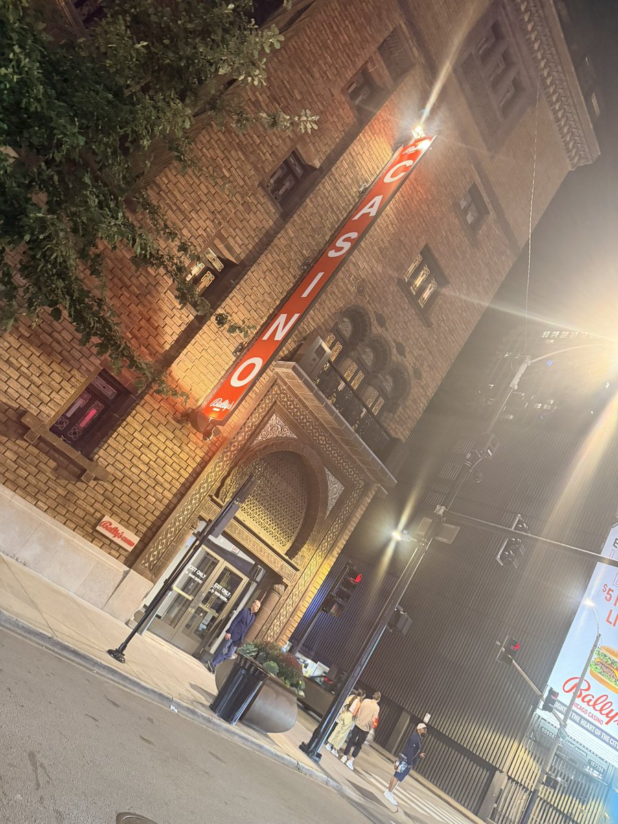 Now that the market is closed, I’m going to tell them to let me put a bet on $QQQ 

Enjoy your weekend guys! It was a great trading week! Let’s finish #September  with a banger!