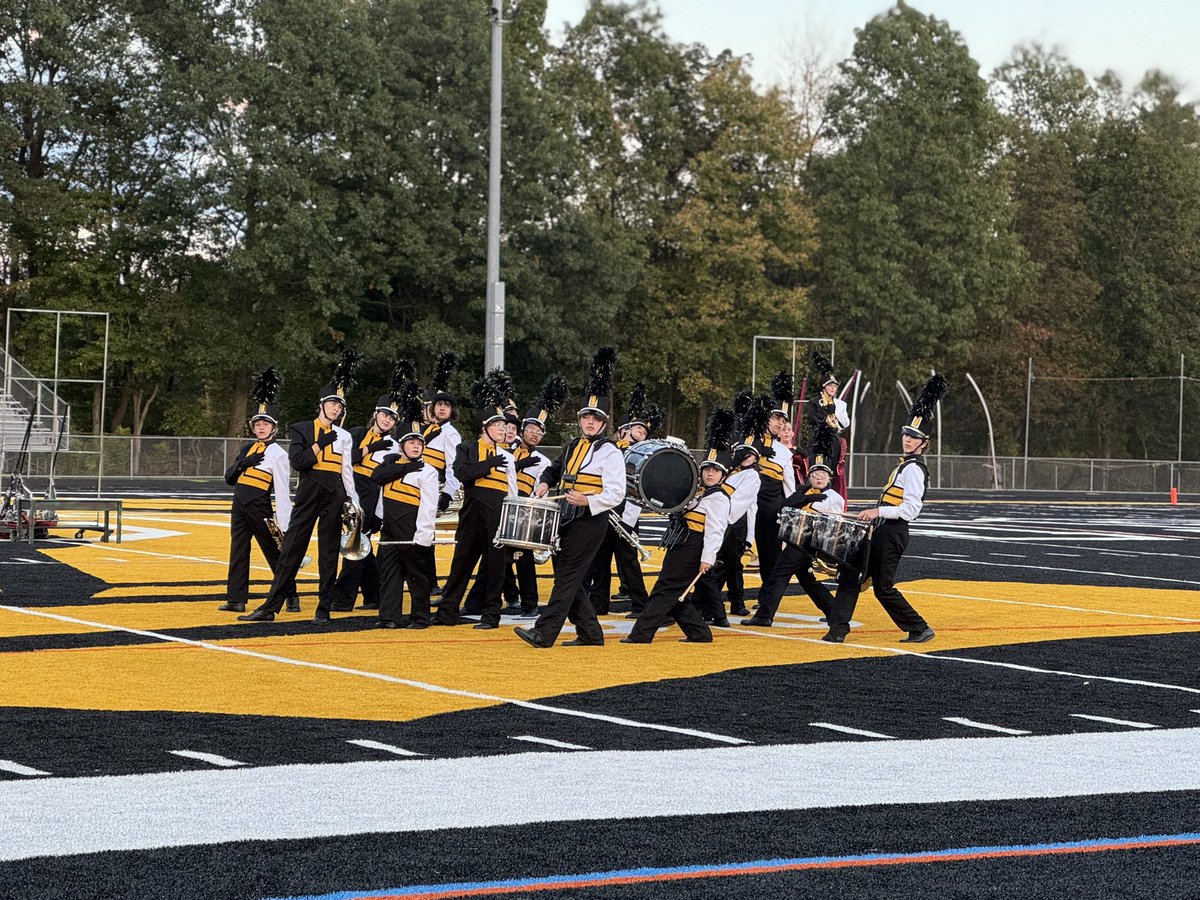 lakelehmanband's tweet photo. Homecoming performance and a teacher cameo in the stands! Great work by all! #llpride #pursuitofpeace #Knight_Vision4 @LLSDKnights @lakelehmanband https://t.co/TpegHqxAOE