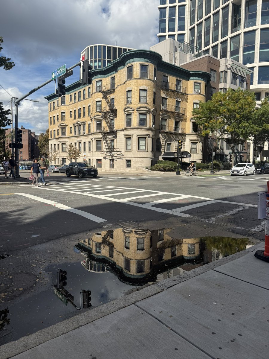wapple15's tweet image. #ShadowsReflects #Boston