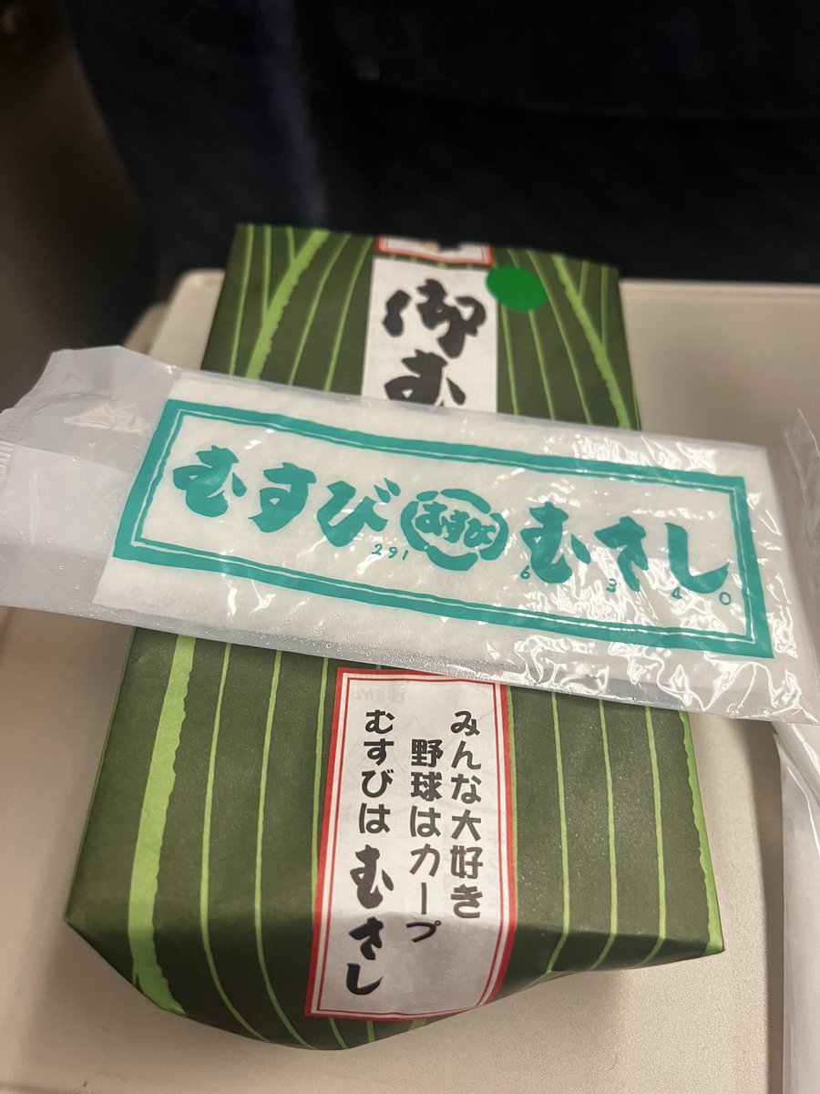 sweet_bean_jam's tweet image. ・点鼻薬
・AirPods
・頭痛薬

 #3大旅に忘れてくるとテンション下がる物

 #時間違うのに今日もこの電車がきたのだが

 #野球はカープむすびはむさし