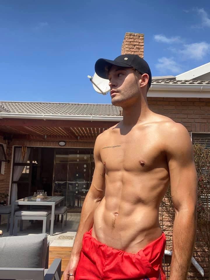 Chris Topher tweet media