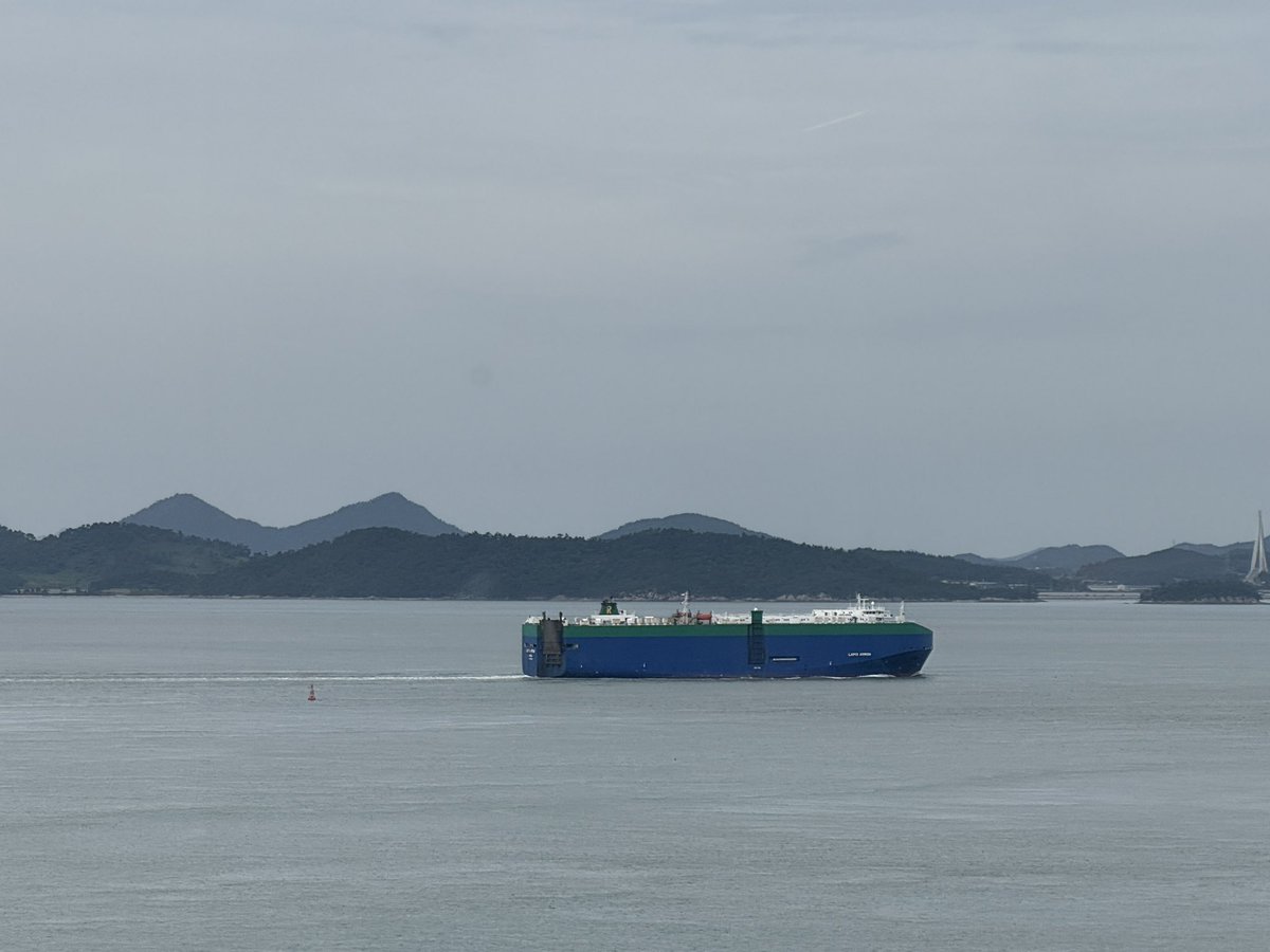 something tweet media