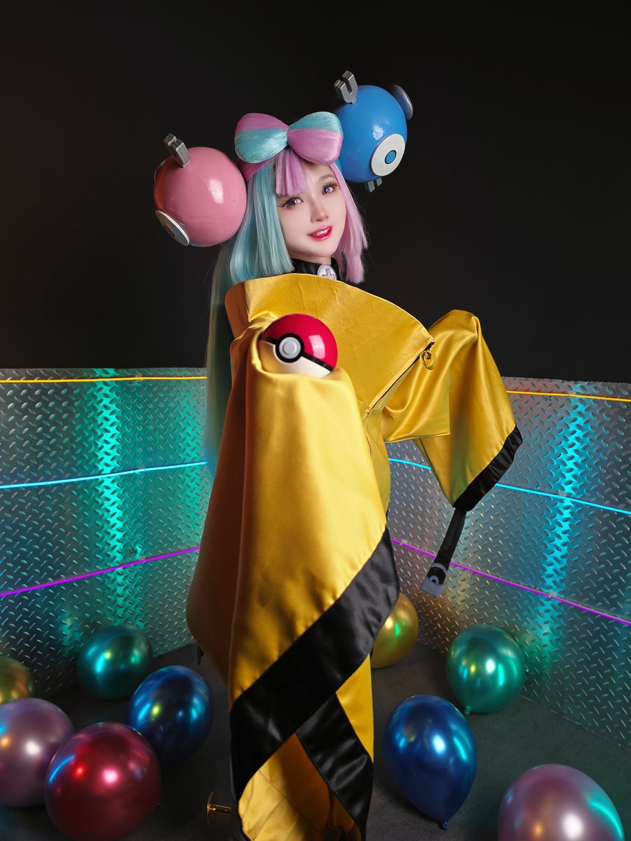 punipun7's tweet photo. "Ello, 'ello, hola! Ciao and Bonjour! ⚡" What Pokémon will you bring to battle against me? 乁⁠|⁠ ⁠･⁠ ⁠〰⁠ ⁠･⁠ ⁠|⁠ㄏ

Behind the scene of Iono photoshoot with Triyakom team 💖 please look forward to lots of content from them on Telkomsel, hip500, & funseleb_id ⚡
https://t.co/lyEYSqlyUd