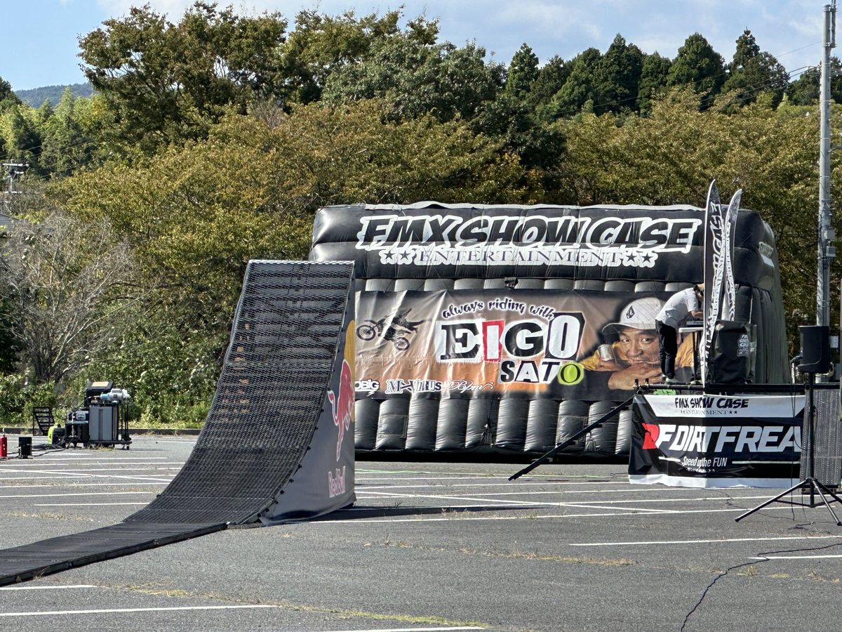 riseandride123's tweet image. 広野町イベント、『Hirono Style』でキッズ電動バイク体験会やらせていただいてます‼️天気も良くてバイク日和‼️
これからFMXショー始まりますよ🙆‍♀️

#FukushimaHirono 
#FMXSHOWCASE 
#ヨツバモト
#ヨツバキッズ
#torrot
#ライズアンドライド