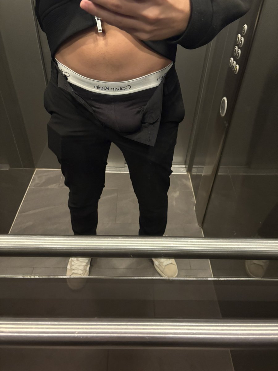 Aufzugblowjob bis wir erwischt werden?