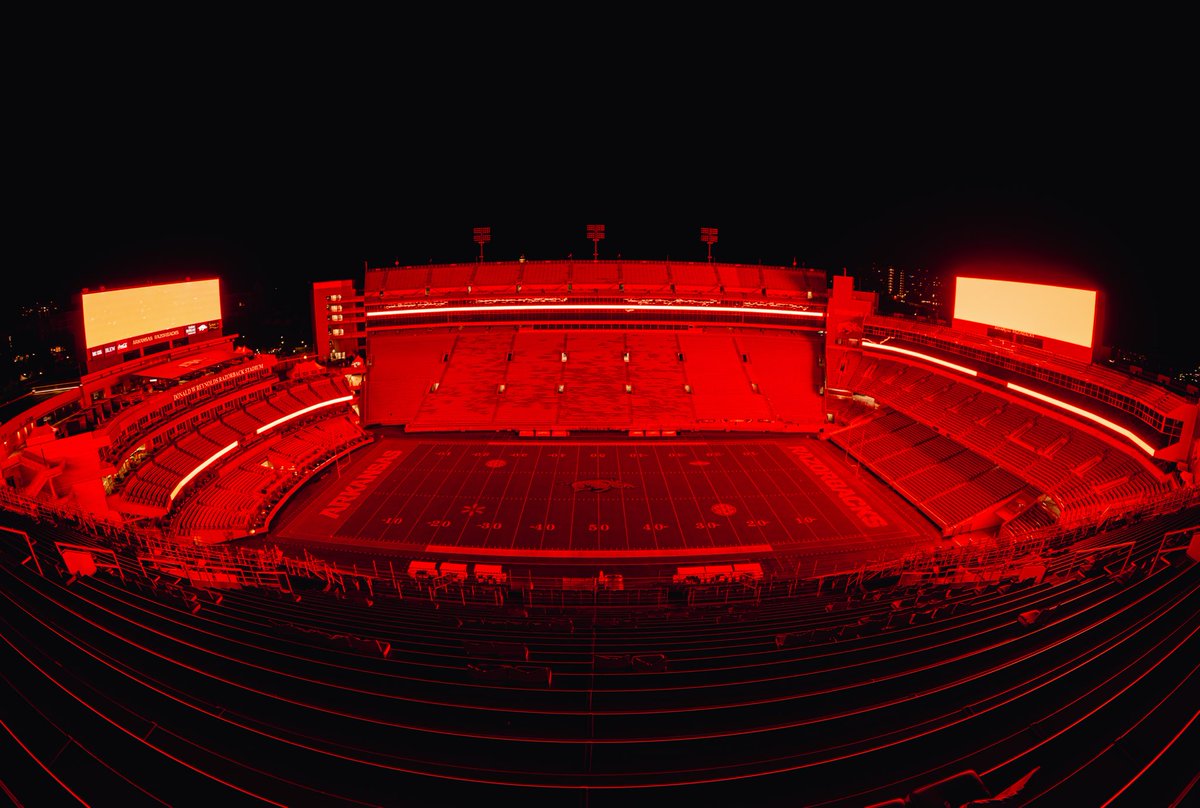 RazorbackFB's tweet image. Best sight on a Friday night 🚨🐗