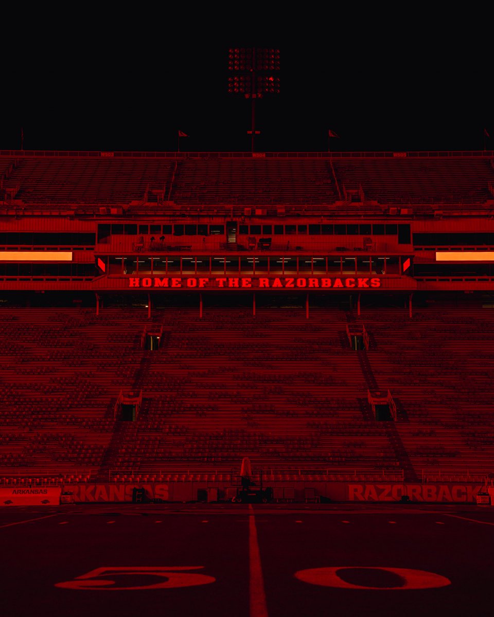 RazorbackFB's tweet image. Best sight on a Friday night 🚨🐗