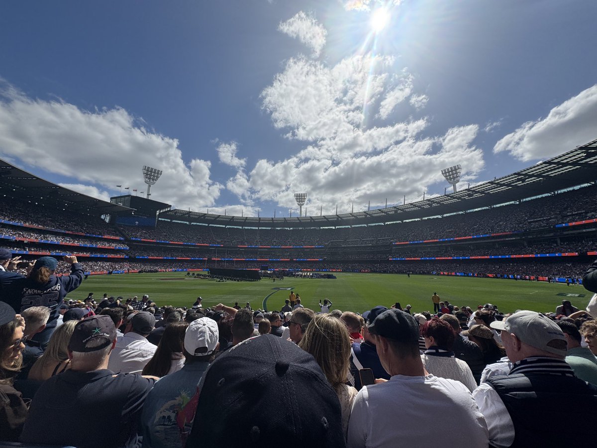 WHEN DOES THE SNOPP DOGG CONCERT START?!
#AFLGF