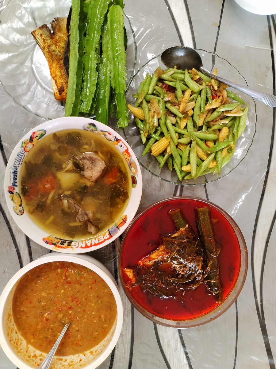 DonPutra7's tweet photo. Alhamdulillah dh siap masak utk anak buah yg tinggal. Parents depa xde pegi Sabah antar abg depa ke UMS. 2 hari nie jd babysitter jaga anak buah yg tinggal. https://t.co/yibajNIQ5n