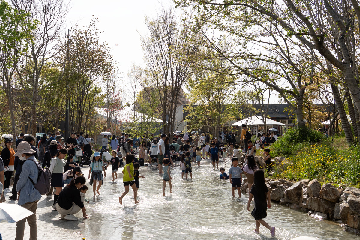 hetgallery's tweet photo. #EXPO2025 大屋根リング中央の静けさの森。
リングが残り、内側が広大な森になる＿＿そんな光景が理想だけど、万博のテーマなんかを考えたとき、開発された夢洲が朽ちるほどの歳月が過ぎても、この森がずっと いのちのリレーを繋いでいくというのも良いなと思う。

写真一覧
https://t.co/dT6fvKYId3 https://t.co/nuNHCamimf