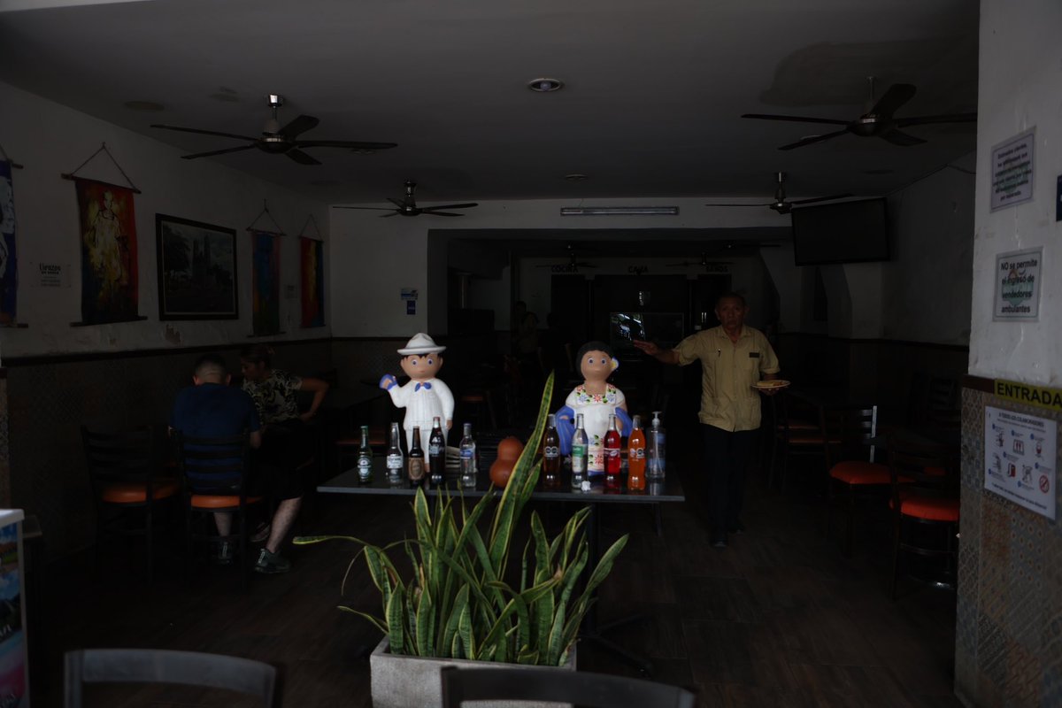 Mega apagón paraliza la península de Yucatán: más de 2 millones de afectados

laclaveonline.com/2025/09/27/meg… <a href="/CFEmx/">CFEmx</a> <a href="/Claudiashein/">Claudia Sheinbaum Pardo</a> <a href="/SENER_mx/">SENER México</a> #apagon