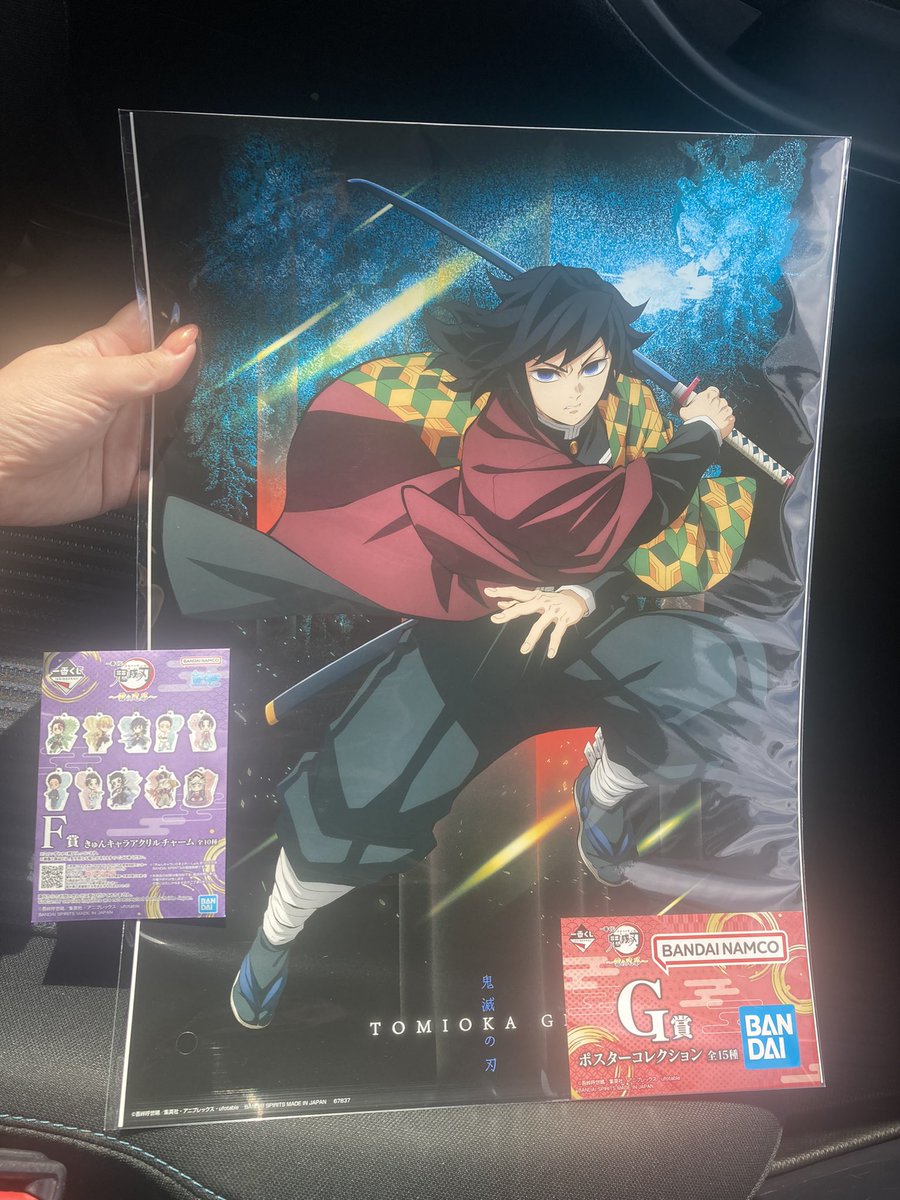 1回引いたぞぉぉおお！！

チャームは同僚からプレゼントでいただいてしまった♡
炭治郎でした(〃´ᜊ`〃)