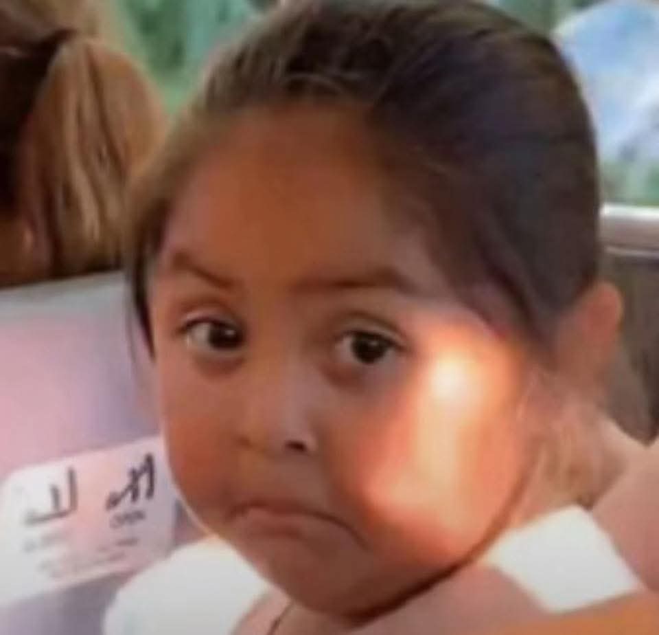 Le dicen loca a Dalilah por esconder nutella como broma,aquí los únicos locos y ridículos son los team noche por subir sus comunicados todos ridículos en contra de Takis,ó en donde piden que saquen a algún habitante🤣

 #LCDLFMX3
#LaCasaDeLosFamososMx 
#LaCasaDeLosFamososMéxico