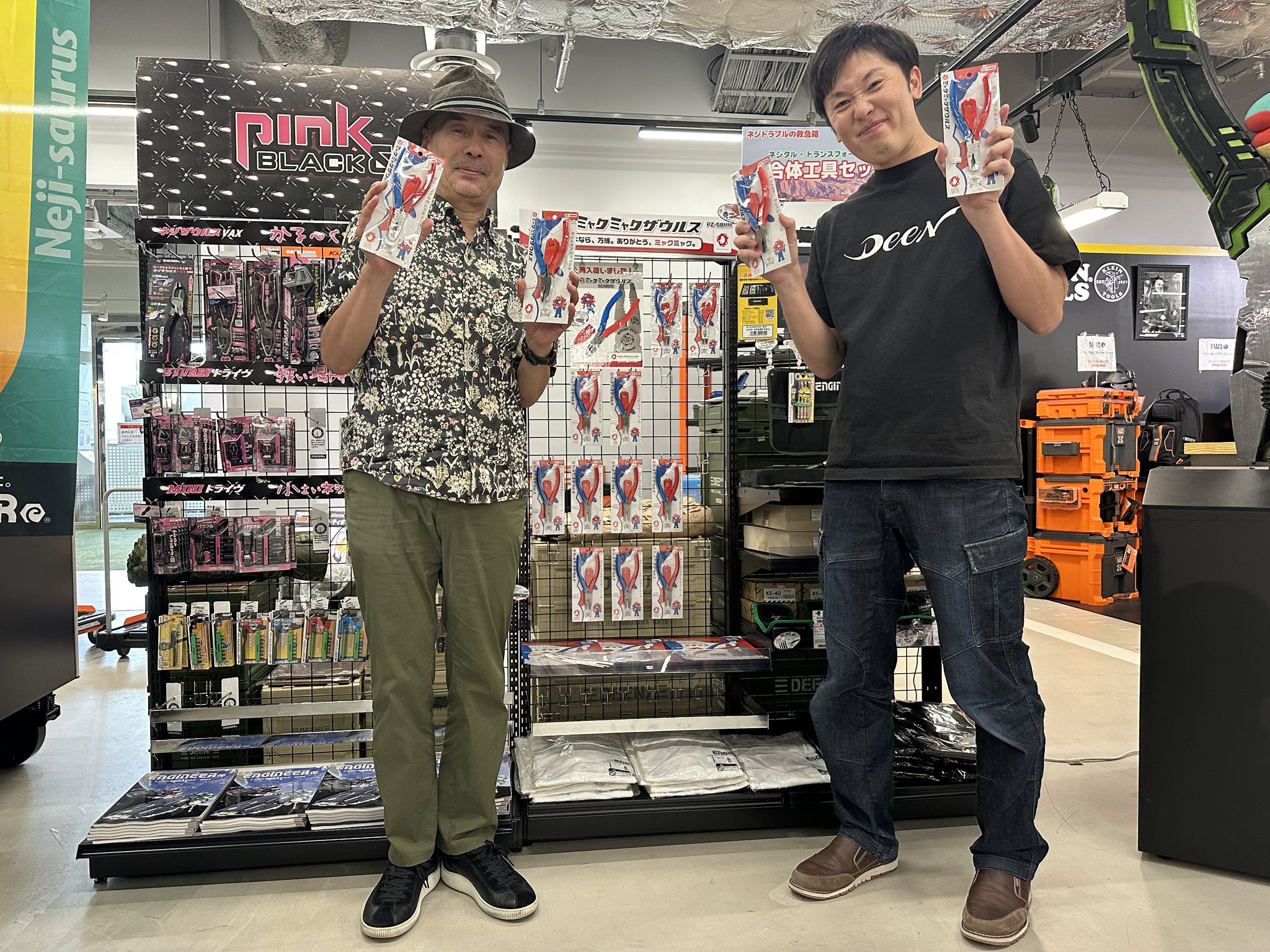 未開封品 サイドショウ ヴェノムサウルス 世界500体限定 シリアルナンバー付き Amazon.co.jp: 超 世界限定500体 ヴェノムサウルス サイドショウ