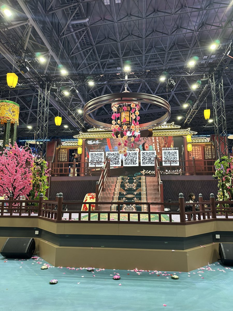 roxanne_kho's tweet photo. Set design of the stage is so crazy good! #逆水寒 #TGS2025 https://t.co/JIVt6RCF3U