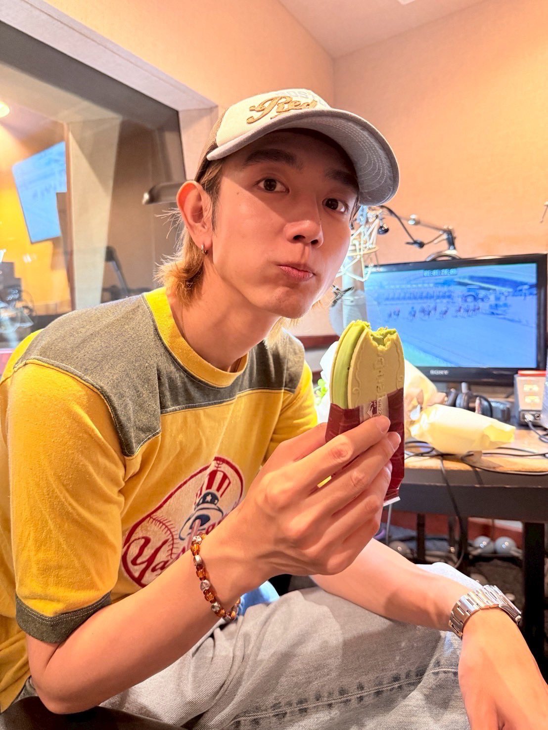 駒木根葵汰 ピンク髪 チェキ 001_sns.jpg