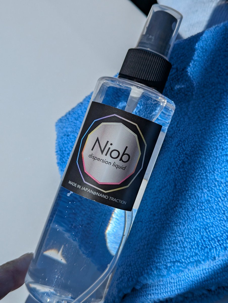 Nak164N's tweet image. Absoluteリッカフォールをボンネットに施工、拭き上げはNiob吹付けながらと仕上げ拭きにNiobBOOST
キラッ✨としてやはりNiob良いです😊
サイドやリアはロザリーヒルセラミックスプレーコーティングで⭐
スルッとするしオススメ。
#ナノトラクション #ロザリーヒル #Absolute