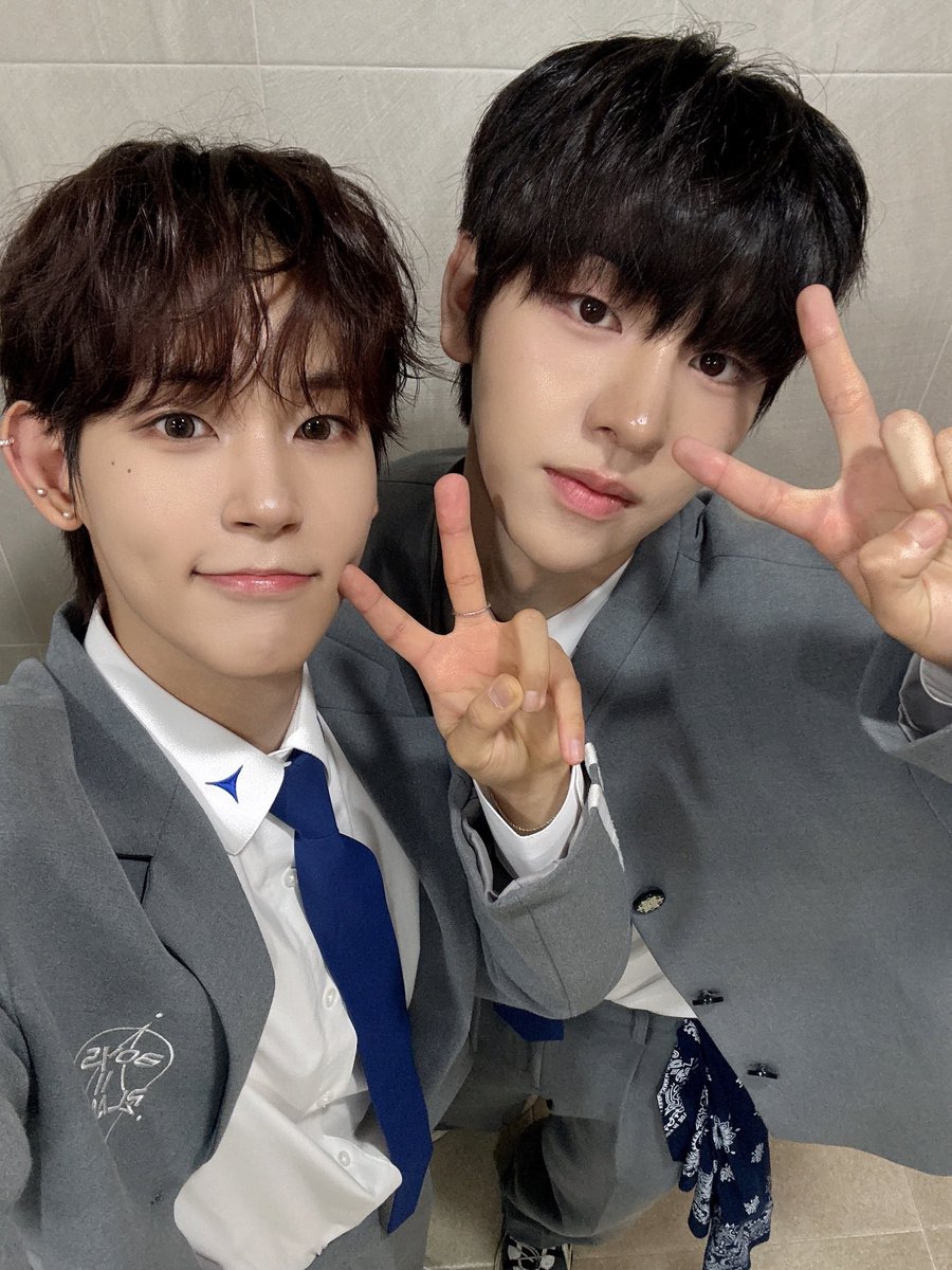 김동윤 폴더📁 tweet media