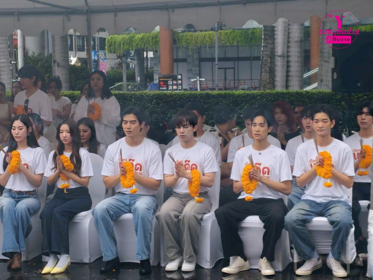 "ฟลุ๊ค - แสงเหนือ" นำทีมนักแสดง ร่วมงานบวงสรวงซีรีส์ " เรียกแด๊ดสิธาร (Your Dear Daddy The Series) "  🙏🏻✨

#บวงสรวงเรียกแด๊ดสิธาร 
#YourDearDaddyTheSeries #เรียกแด๊ดสิธาร 
#FlukePusit #Saengnuea #FlukeSaengnuea