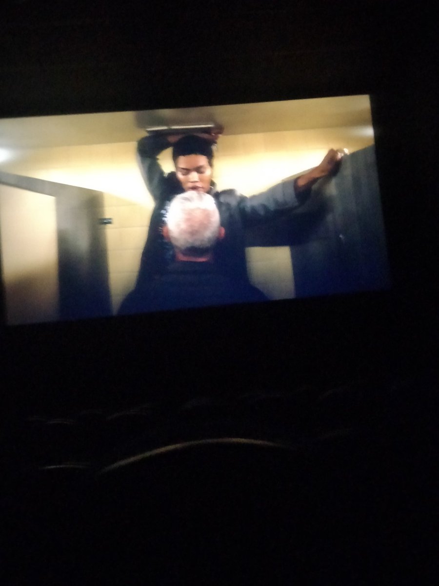 No miren .una baya tras otra está película  está de la verga casi tres puteras horas desperdiciadas de mi asquerosa vida y no es joda