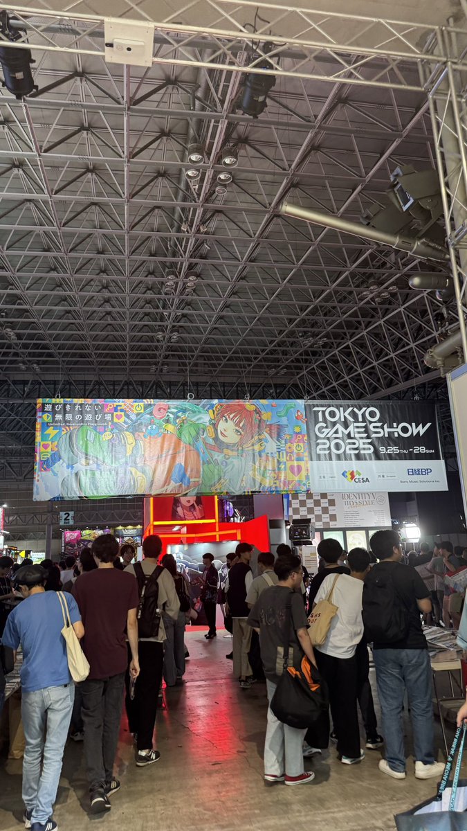 _soojann's tweet photo. So many people 😵‍💫#TokyoGameShow2025 https://t.co/9cVu8mAOMv