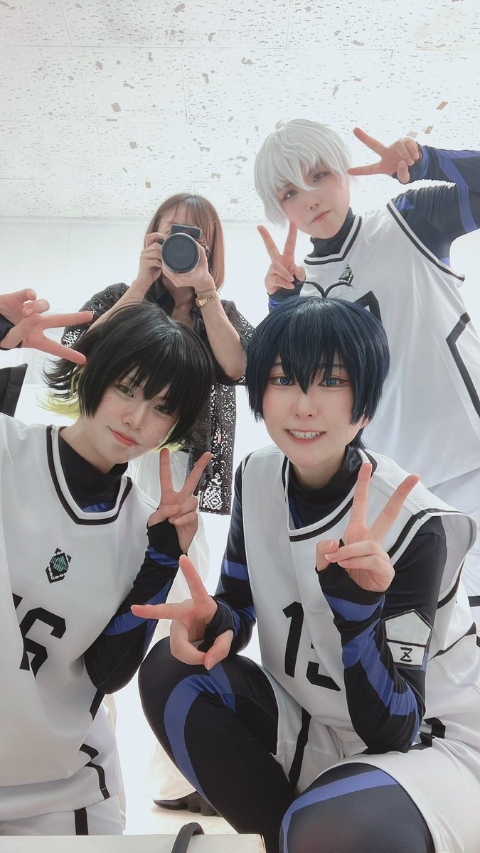 cosplay
ブルーロックでチームホワイト合わせしてきた〜！！！！しおぴありがと〜！！！
🌱<a href="/omitto_/">おみっと</a> 
💤<a href="/shenglan041/">聖(しょう)@賢マナありがとうございました✨️</a> 
🐝わたし
📸<a href="/satouquerico/">408</a>