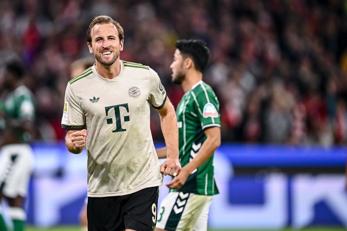 DougieCritchley's tweet image. 15 goals by the end of September is just ridiculous.

He's on track to score 68 League goals in a 34 game Bundesliga campaign...

This is his 12th year of elite production... 

He will go down as one of the greatest goalscorers of all time.