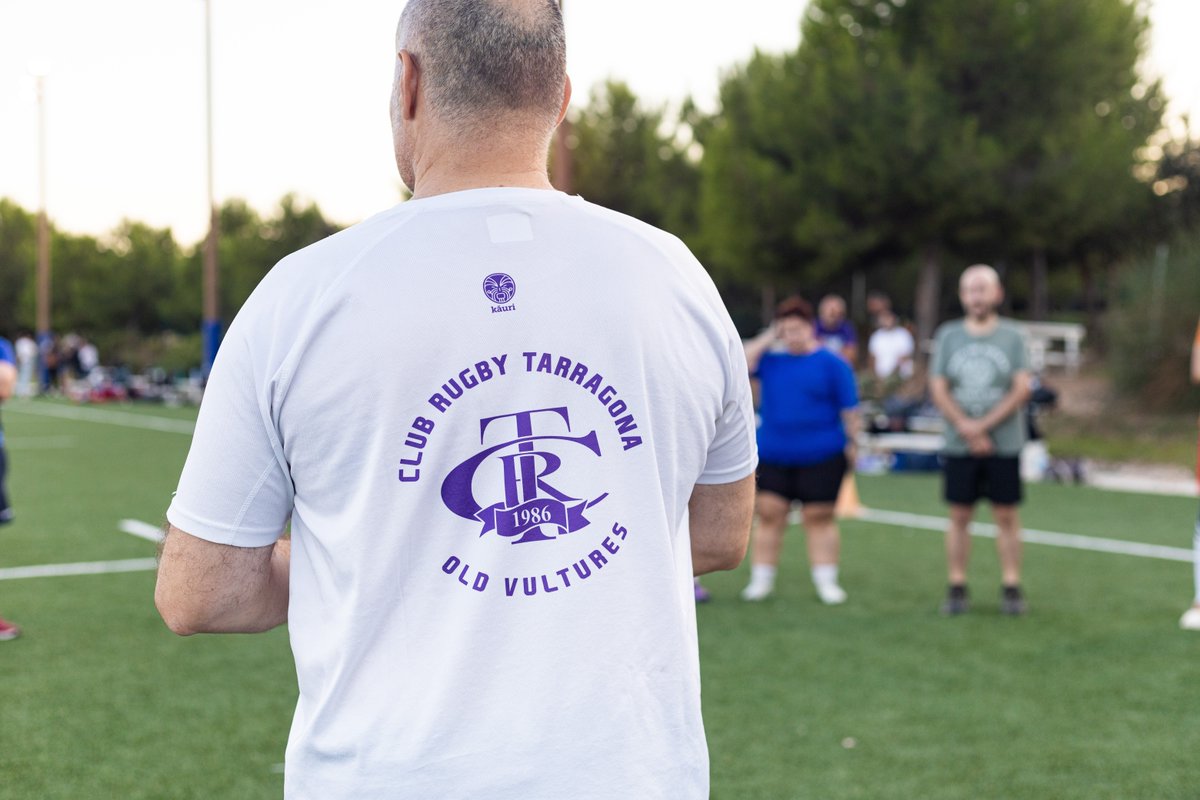 TGNAjuntament's tweet photo. #TGNBLOG | 🏉 Rugbi sense barreres. El @RugbyTarragona ha posat en marxa un projecte pioner que combina esport, inclusió i compromís social amb la creació del primer equip de rugbi touch LGTBI+ vinculat a l’entitat.
👉 L’objectiu era oferir un espai segur i inclusiu en l'àmbit esportiu.
🔗 https://t.co/9N2kX5vDrn