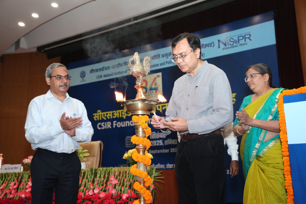 🌟 The 84th #CSIRFoundationDay celebrations commenced with a grand welcome of dignitaries on the dais, including Dr. Venu Gopal Achanta, Director <a href="/CSIR_NPL/">CSIR-NPL</a> and Dr. Geetha Vani Rayasam, Director <a href="/CSIR_NIScPR/">CSIR-NIScPR</a>.

This was followed by the ceremonial lamp lighting—the glowing flame