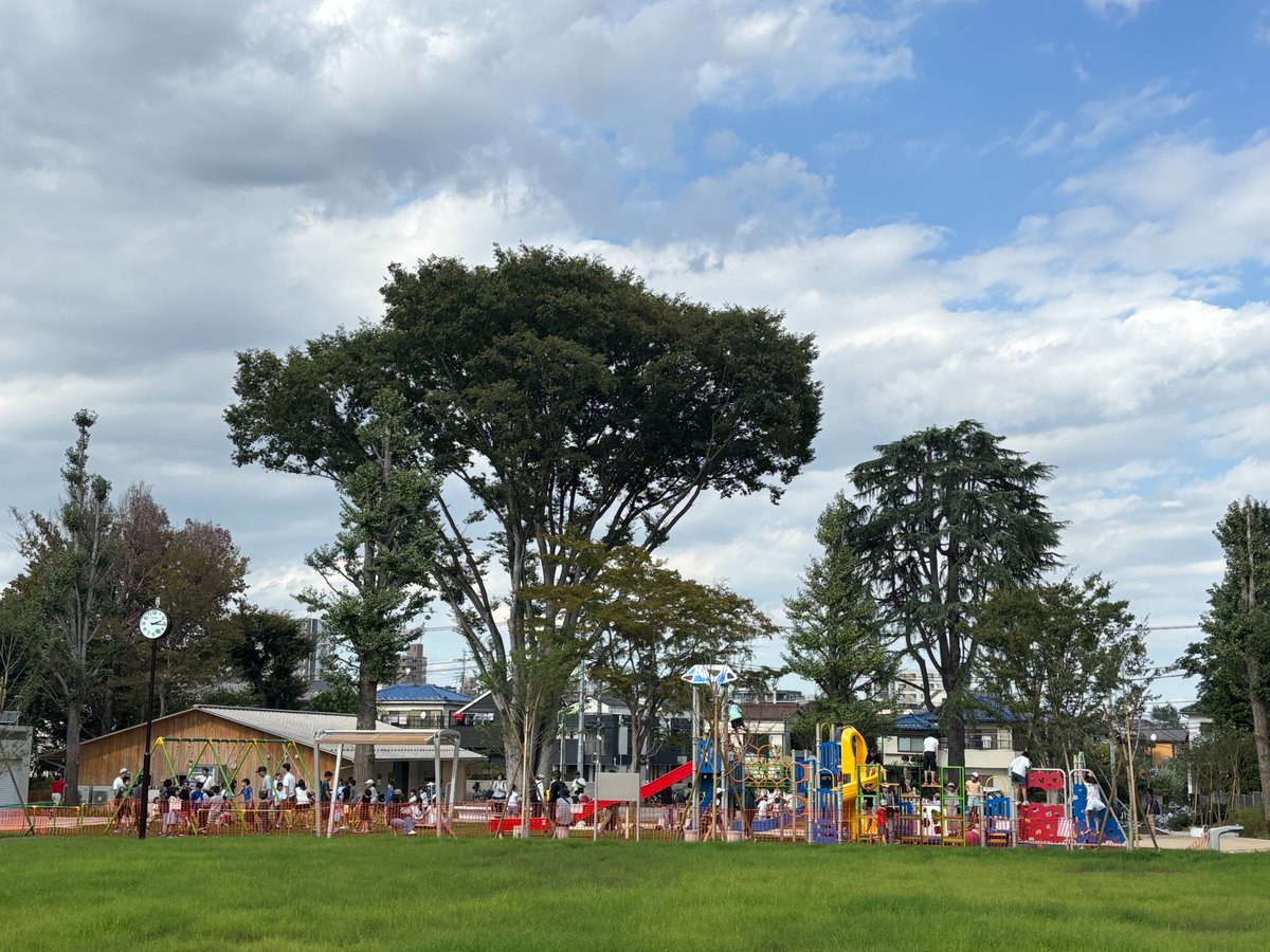 higa46ra8mapark's tweet photo. #萩山公園 です。

本日10時より新エリア（ぽかぽか広場）がオープンしました。
インクルーシブ遊具や健康遊具など、今までの東村山市立公園にない施設をぜひお楽しみください。
明日以降もみなさまのご来園お待ちしております！

＃東村山市　#東村山　＃萩山町　＃公園　＃オープン https://t.co/3wy0GGAGEE