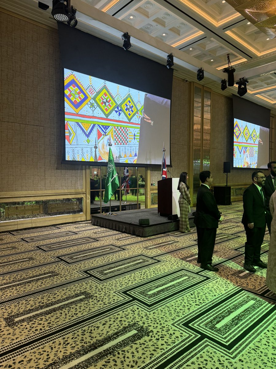 في ٢٦ سبتمبر ٢٠٢٥، نظّمت سفارة المملكة العربية السعودية في المملكة المتحدة حفل استقبال بمناسبة اليوم الوطني ال٩٥ للمملكة.
وبصفتي أحد أعضاء مجلس الأمناء السعودي البريطاني في لندن <a href="/SaudiBritishSoc/">The Saudi British Society</a> ، الذي يعمل على تعزيز أواصر التعاون والصداقة بين الشعبين السعودي والبريطاني، سعدتُ