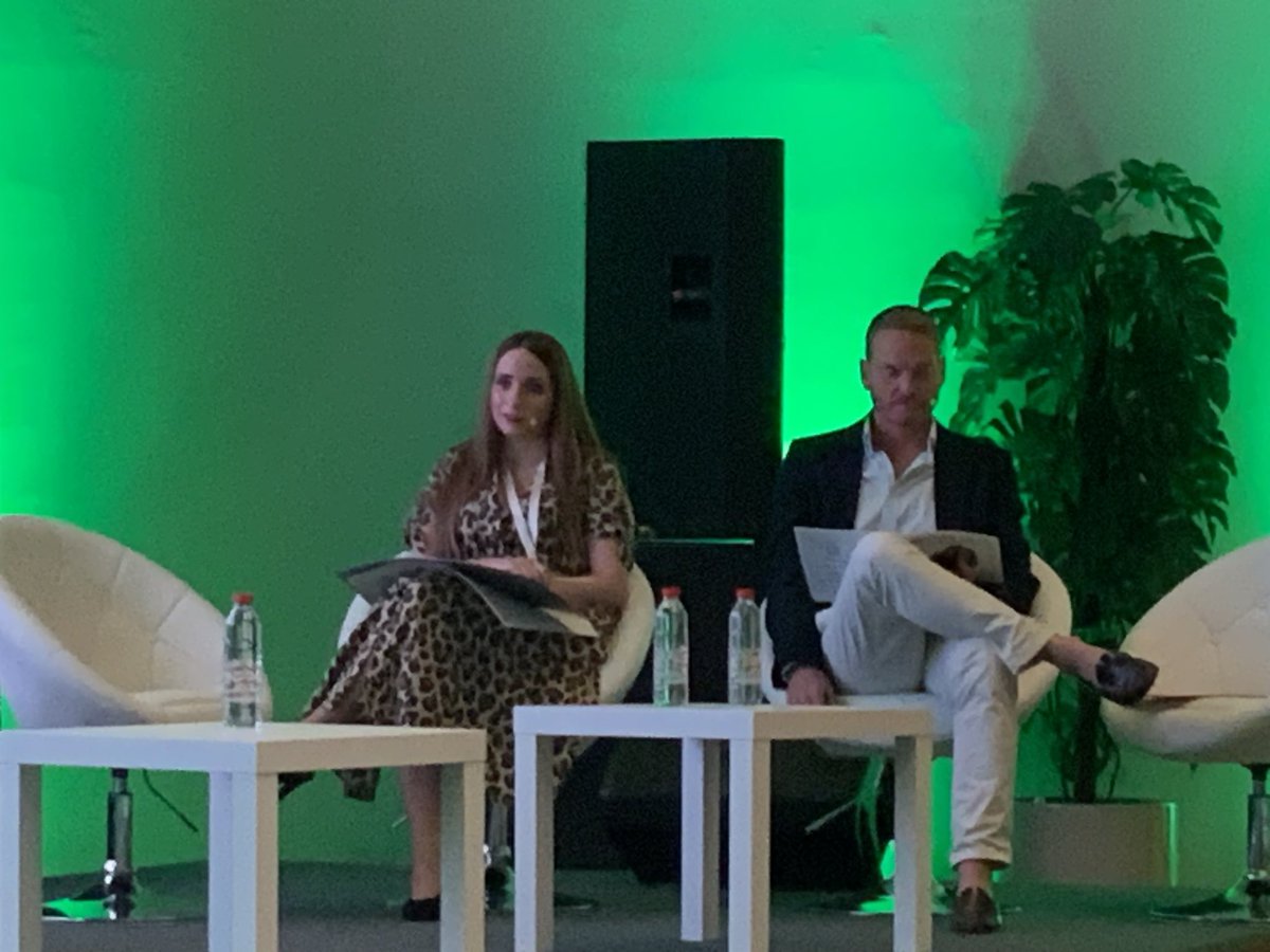 El Dr. Adrian Fontaine Von Buchwald abre la esperada sesión de Comunicaciones en Vídeo  que optan al #PremioFundación de la <a href="/SocAnd_CCV/">Soc. Andaluza de Cirugía Cardiovascular</a> que moderan los doctores Lucio Sartor Wunderlin y Miren Martín García.