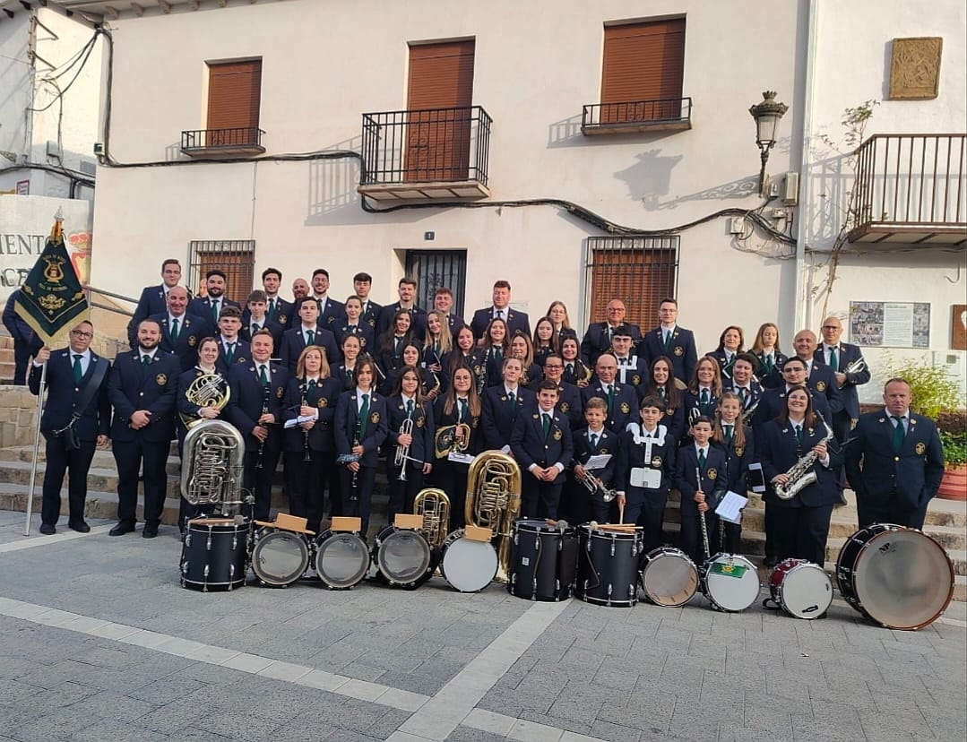 EsperanzAvila's tweet photo. ACOMPAÑAMIENTO MUSICAL, PASO DE PALIO 2025:
Nos alegra anunciar que se ha llegado a un acuerdo con la Banda de Música de la localidad jienense de Peal de Becerro para acompañar a Nuestra Señora de la Esperanza durante el próximo #LunesSanto26. https://t.co/3Q4EIc3Z3n