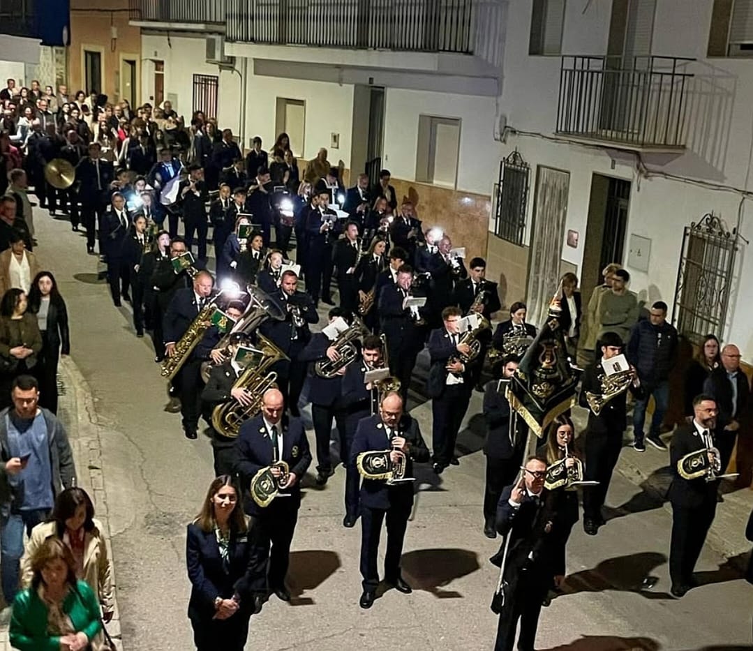 EsperanzAvila's tweet photo. ACOMPAÑAMIENTO MUSICAL, PASO DE PALIO 2025:
Nos alegra anunciar que se ha llegado a un acuerdo con la Banda de Música de la localidad jienense de Peal de Becerro para acompañar a Nuestra Señora de la Esperanza durante el próximo #LunesSanto26. https://t.co/3Q4EIc3Z3n