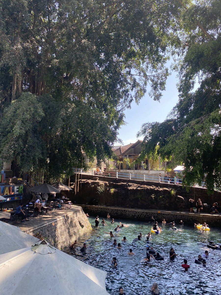 RightBack tweet media