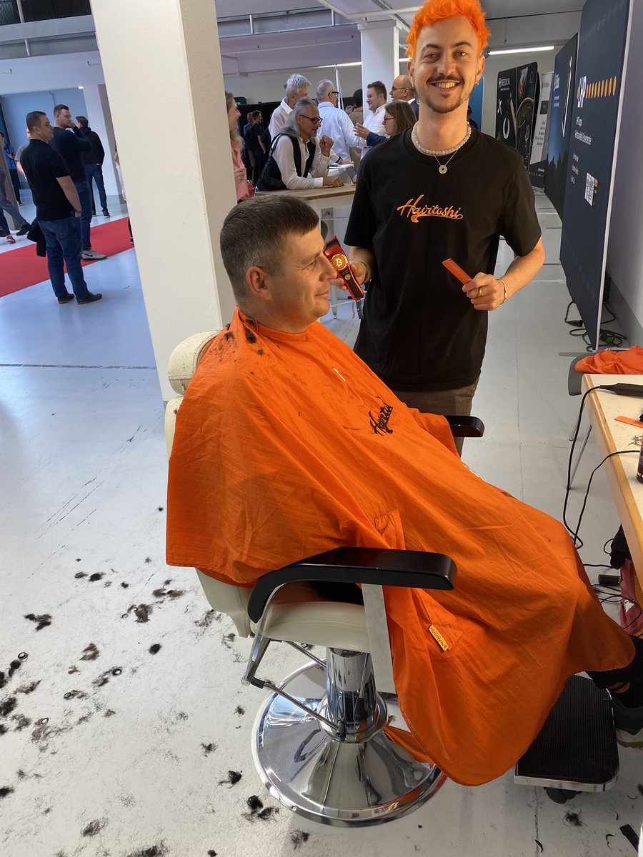 bitcoinerleben's tweet photo. @Hairtoshi_21 auf dem #BtcEvent getroffen und gleich die Gelegenheit genutzt 😃 https://t.co/0TI6SQVVxu