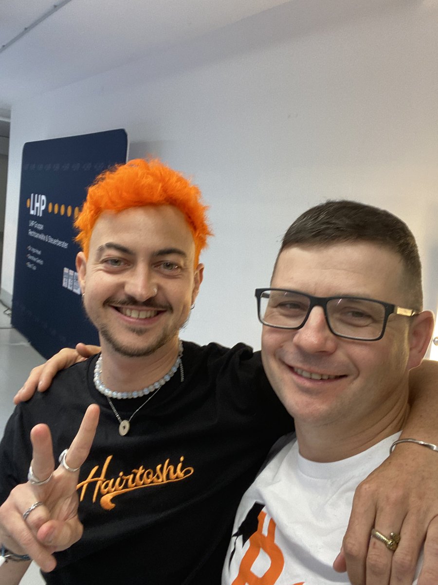 bitcoinerleben's tweet photo. @Hairtoshi_21 auf dem #BtcEvent getroffen und gleich die Gelegenheit genutzt 😃 https://t.co/0TI6SQVVxu