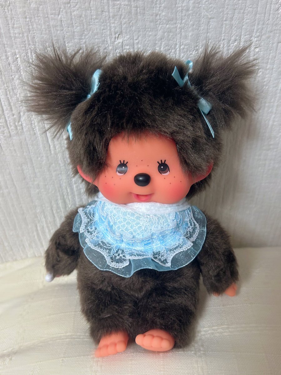 お洋服のデザインが自分好みじゃなくてずっと眠ってた子、改めて見たら水色リボンのツインが可愛すぎる!!

と思って、スタイ作りに挑戦🪡
初めてにしてはいい感じに出来て気に入った😽😽かわいい!!

 #モンチッチ