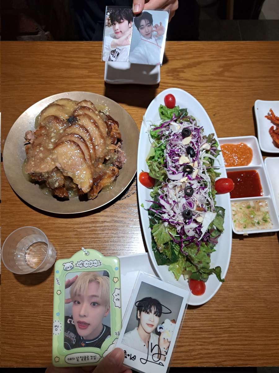 kd_linglingtw's tweet photo. 족발 맛있어😋😋
#綾檬 https://t.co/9hz9otw1uy