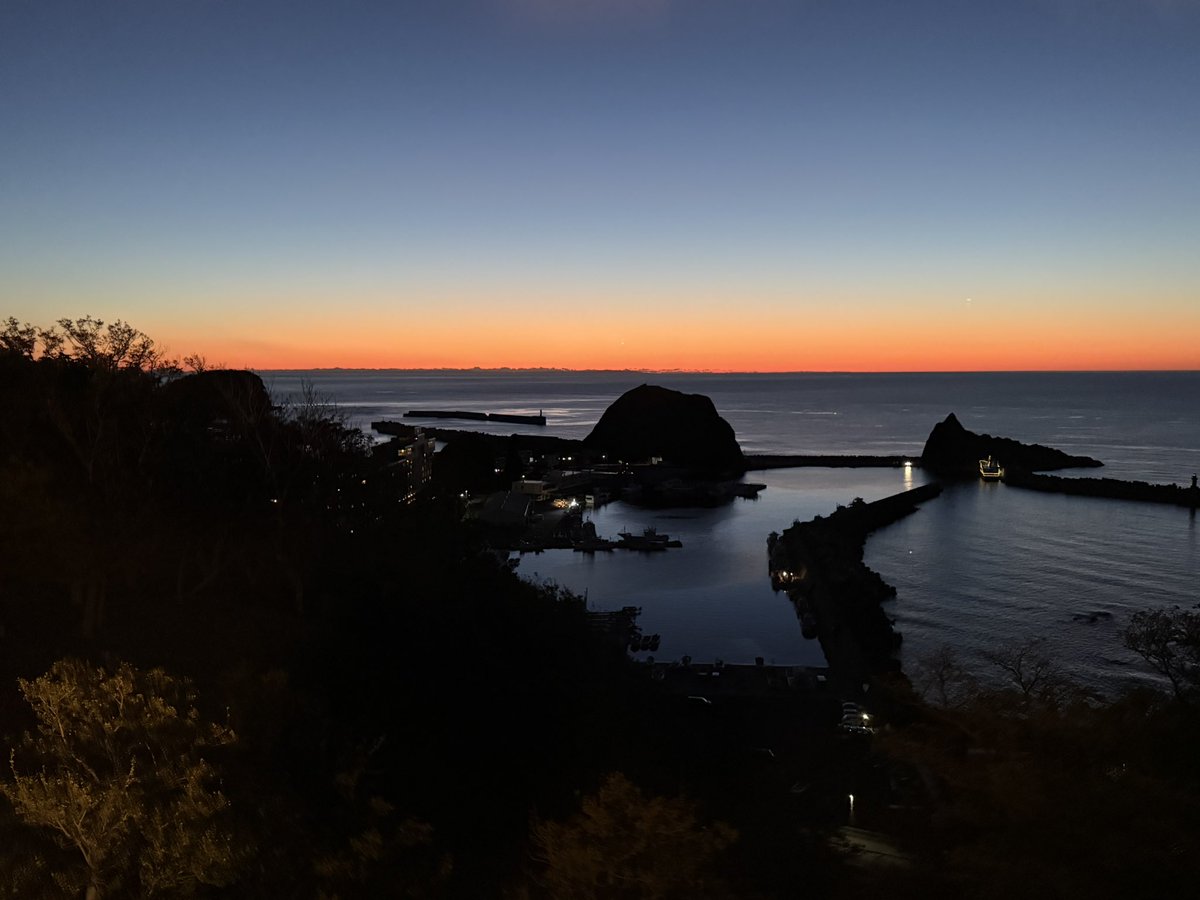 もうすぐファンコン始まるねー
頑張ってねー
日本はマジックアワータイムだよー