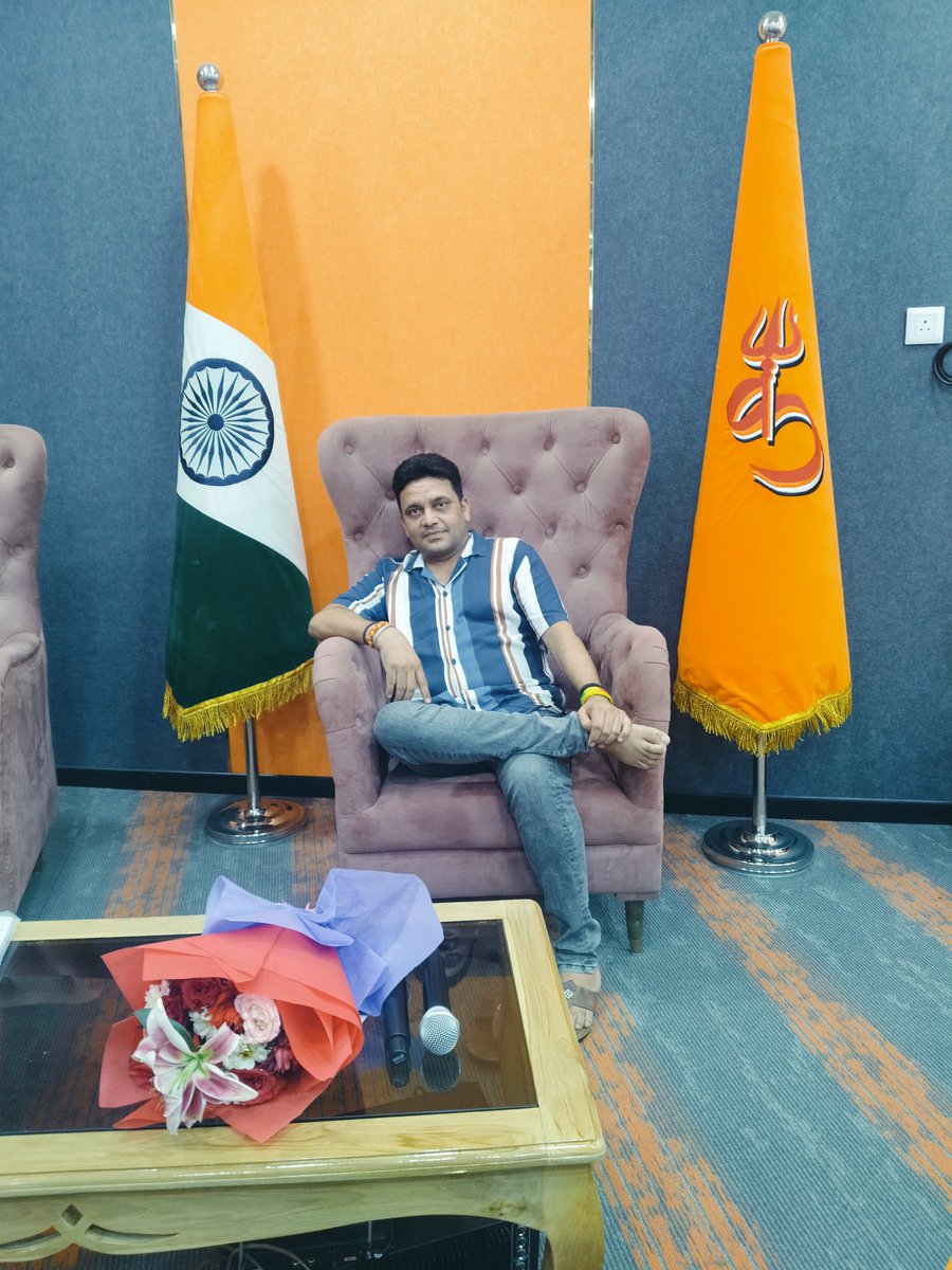 omtanwarsingh's tweet image. किसी भी पावरफुल व्यक्ति द्वारा ताक़त का इज़हार करना उसकी कमजोरी की निशानी होती है। इस दुनिया में दादागिरी से नहीं सब कुछ सौहार्द-सद्भाव से चलता है