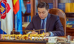 SaruulhanA's tweet photo. Алтан адуу урдаа тавьтлаа баяжиж дээ. https://t.co/TheNgSCmnL