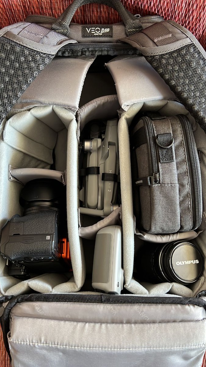 VanguardPhotoES's tweet image. ¿Qué cabe en la mochila Veo Adaptor R48? 1-2 Pro DSLR o Mirrorless, 5-7 objetivos (hasta un 400mm), un flash, accesorios, 16' portátil, trípode y artículos personales. 👉vanguardworld.es/products/veo-a…

#fotografia #photographers #cameragear #camerabag